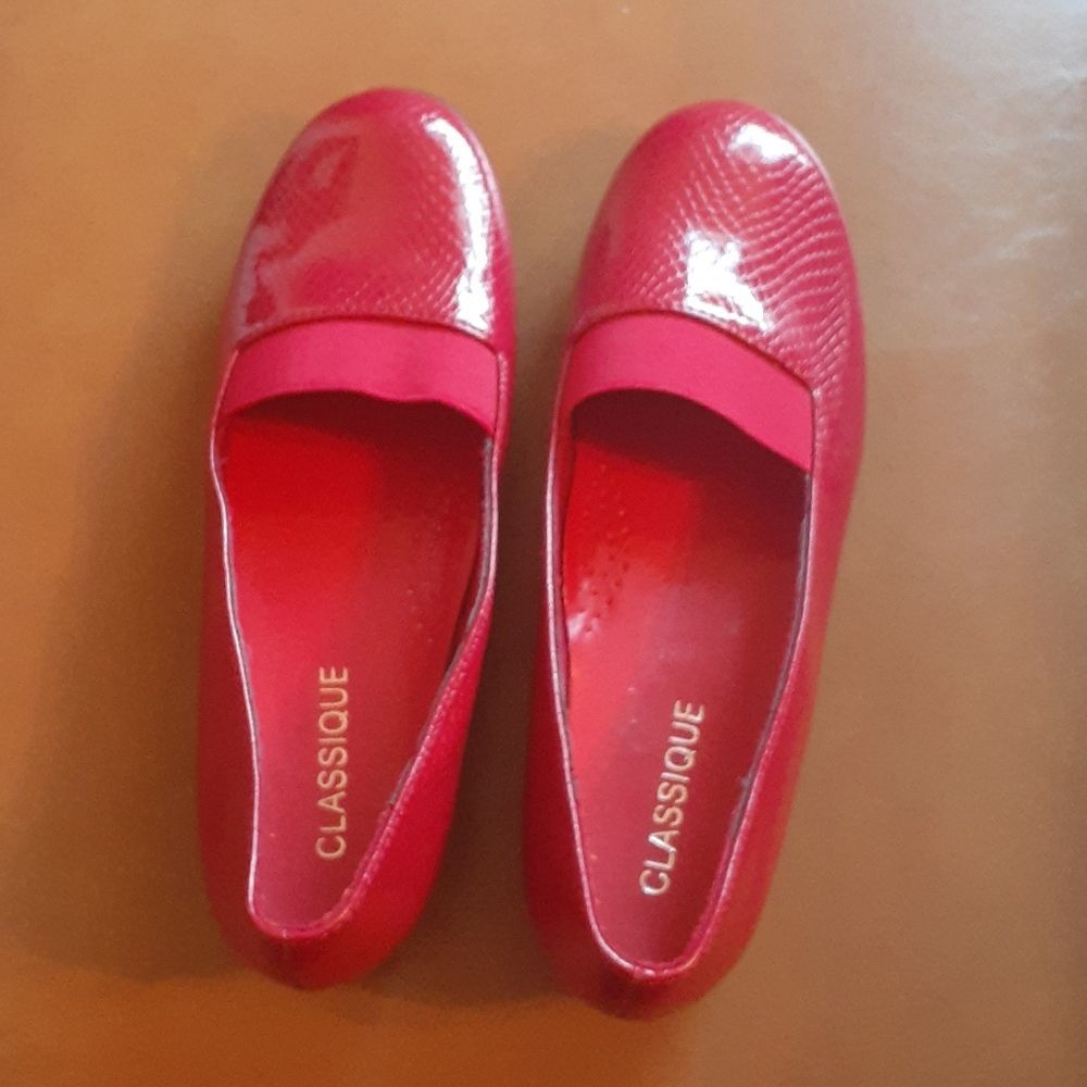 CLSSIQUE red shoes